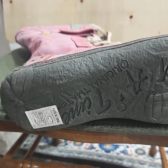 Trendy Pink and Green Lace-Up Women's Boots - Picture 4 of 4